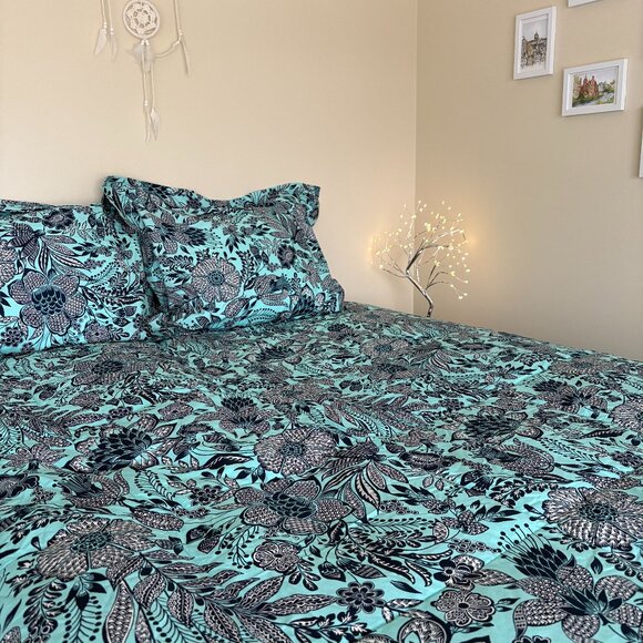 Vera Bradley Full/Queen Comforter and Pillow Shams - Picture 5 of 6